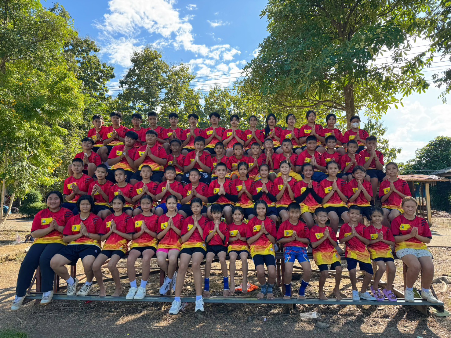 ขอขอบคุณผู้สนับสนุนเสื้อกีฬา "คุณเอก มงคล คำสูง"